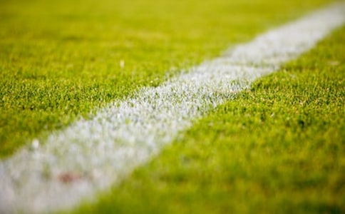 操場(chǎng)上綻放的青春作文