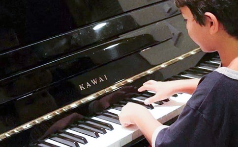 ���١����L��