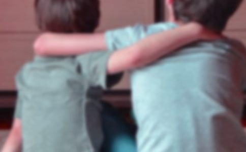 �ֵܷ��ݹ��Ѕf(xi��)�h��������ͨ��10ƪ��